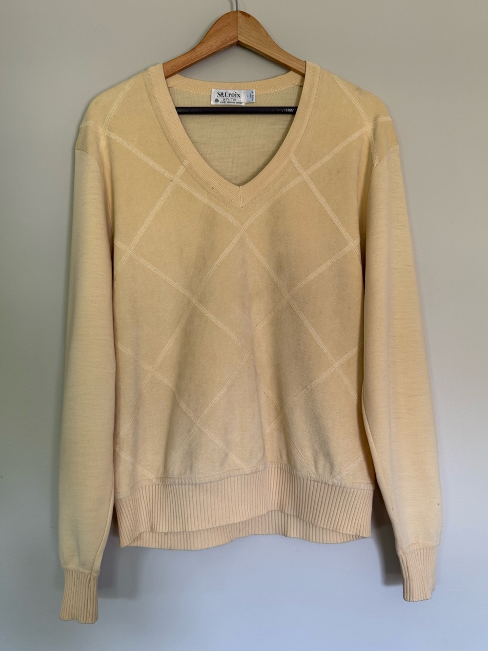 St. Croix 100% Zephyr Wool V-Neck
Argyle Pattern Sweater Butter Yellow Sz L